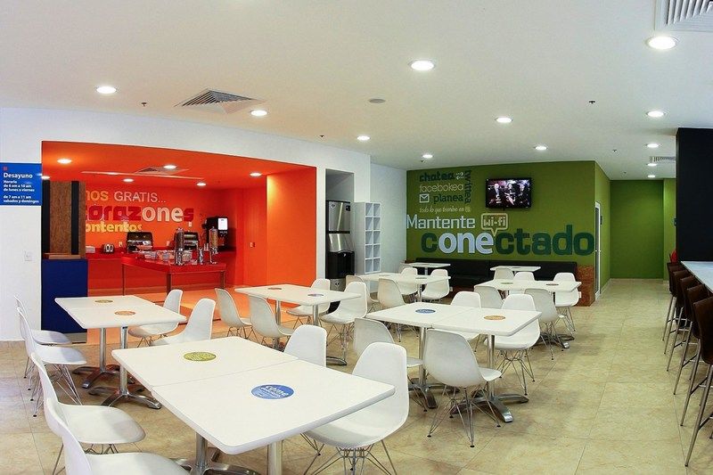 Отель One Guadalajara Expo Экстерьер фото