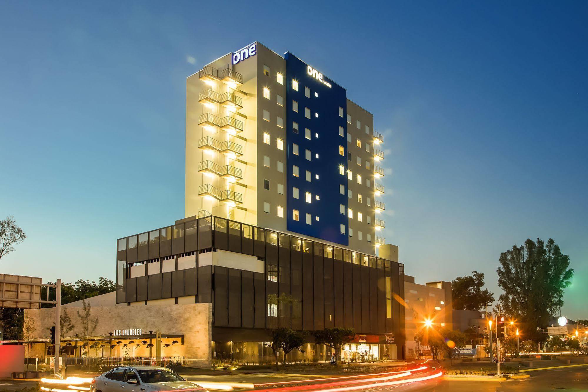 Отель One Guadalajara Expo Экстерьер фото
