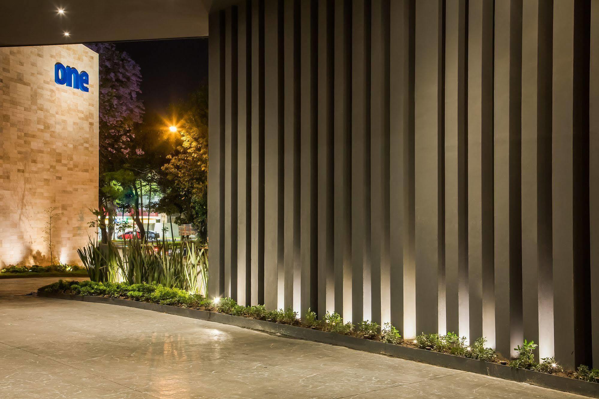 Отель One Guadalajara Expo Экстерьер фото